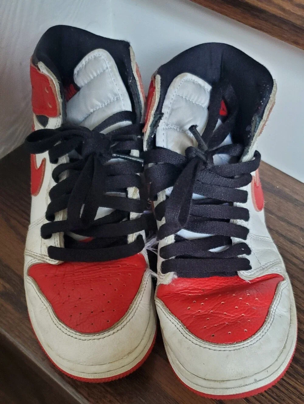Air Jordan 1 Retro High OG Red White Black Sneakers, Size 4.5Yo